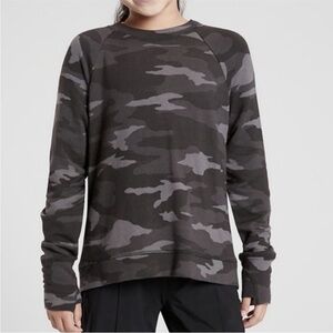 Athleta Girl Cozy Cross Your Fingers Sweatshirt Camo Gray Thumbhole 
Sz: S (7)